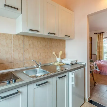 Apartman In With Kitchen Funtana